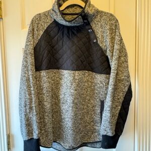 Gray and Black Quilted Abercrombie Pullover Fleece Sweater